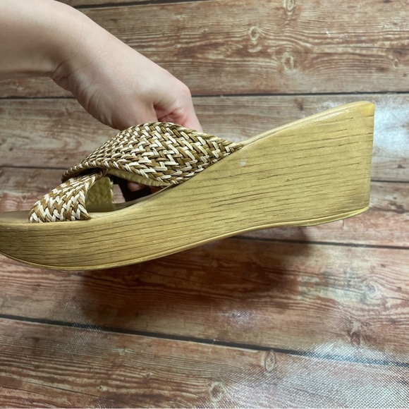 Mila Paoli Woven Straw Slip On Sandal With Cork
Platform size 8 - Picture 6 of 9